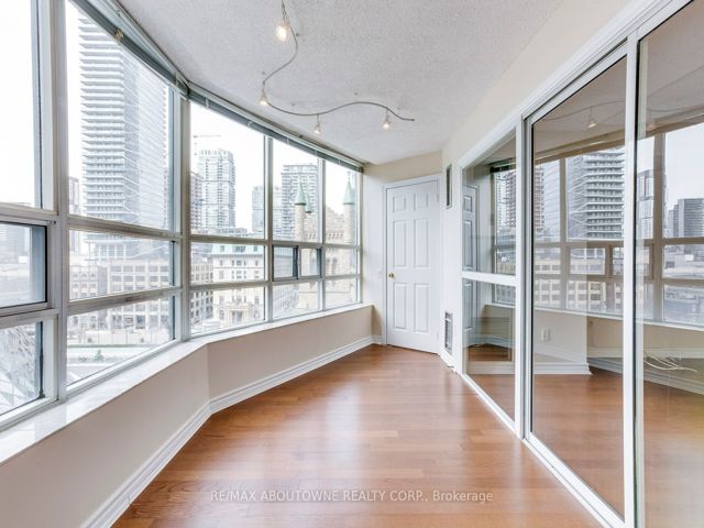 701 - 71 Simcoe St