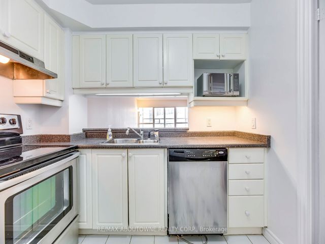 701 - 71 Simcoe St