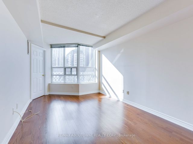 701 - 71 Simcoe St