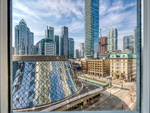 701 - 71 Simcoe St
