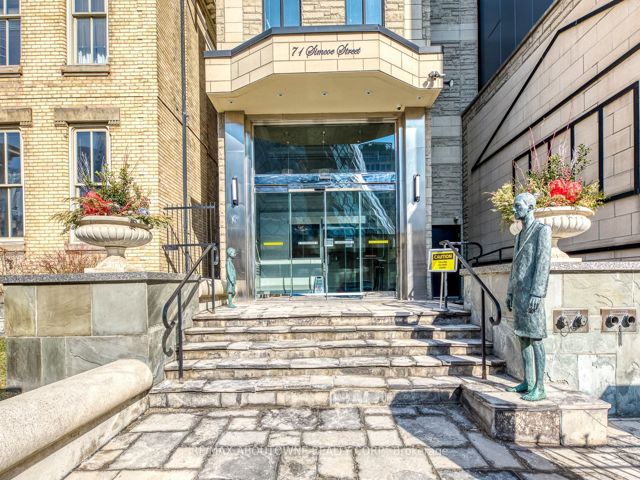 701 - 71 Simcoe St