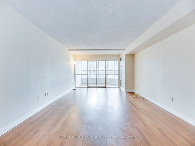 701 - 71 Simcoe St