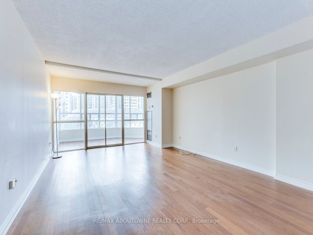 701 - 71 Simcoe St