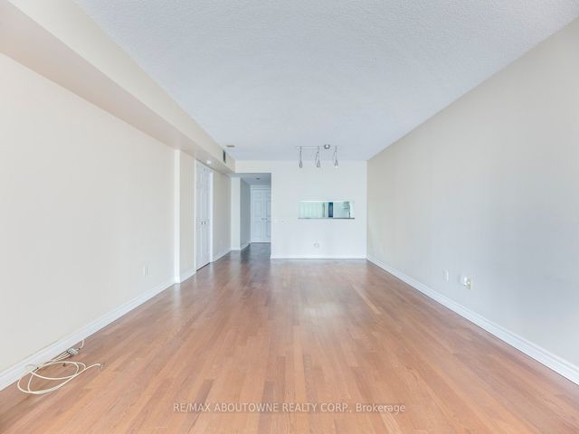 701 - 71 Simcoe St