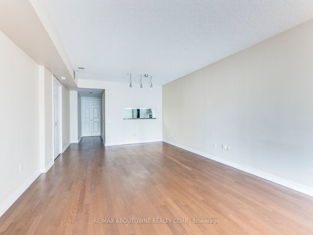 701 - 71 Simcoe St