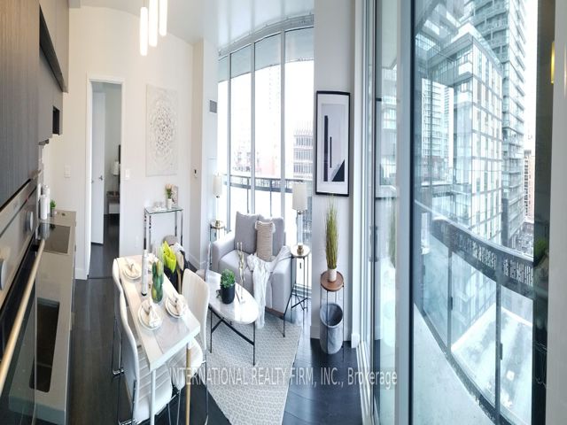 608 - 8 Eglinton Ave E