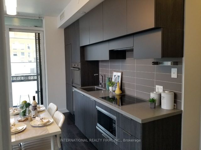 608 - 8 Eglinton Ave E