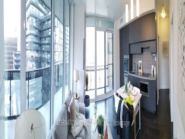 608 - 8 Eglinton Ave E