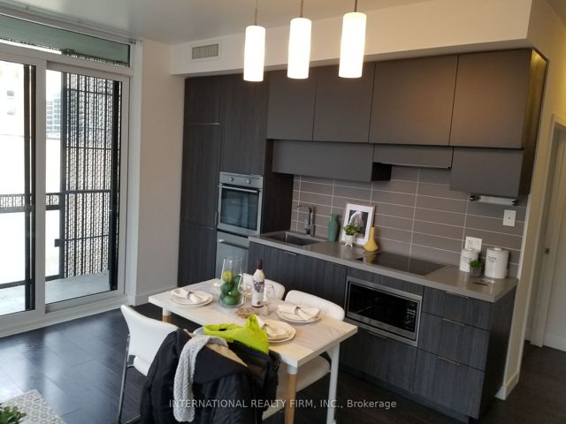 608 - 8 Eglinton Ave E