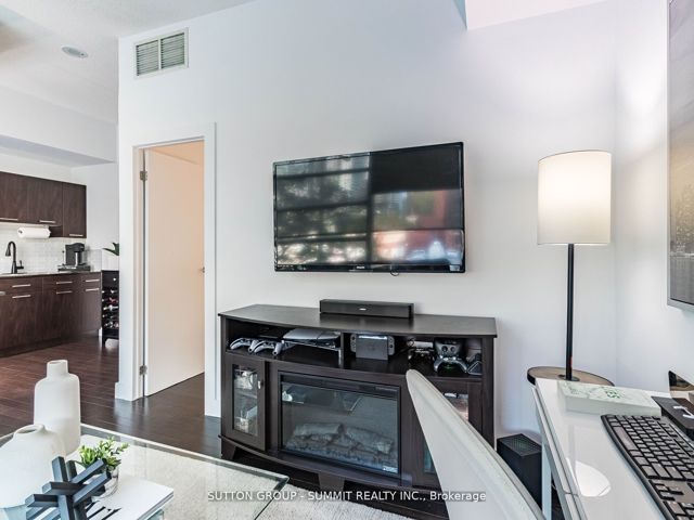 209 - 397 Front St W
