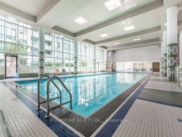 2105 - 12 Yonge St
