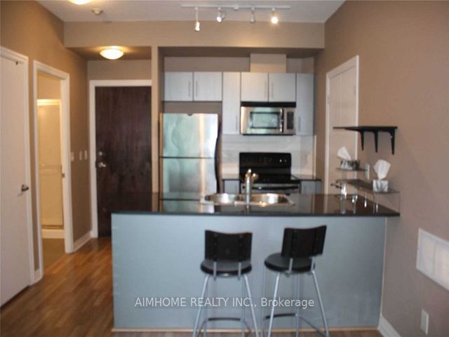 2105 - 12 Yonge St