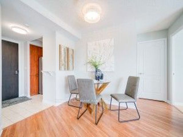 628 - 205 The Donway  W