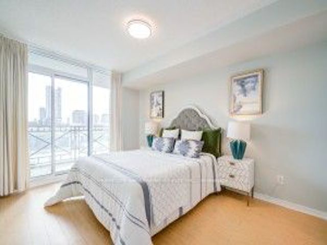 628 - 205 The Donway  W