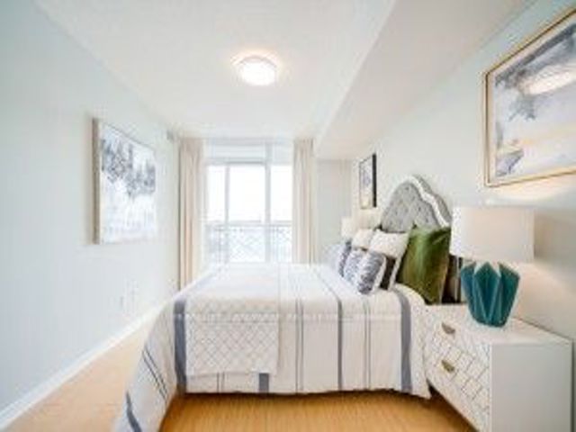 628 - 205 The Donway  W
