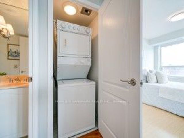 628 - 205 The Donway  W