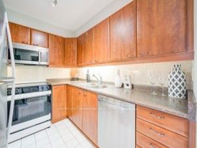 628 - 205 The Donway  W