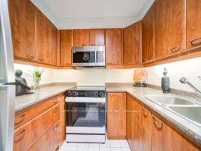 628 - 205 The Donway  W