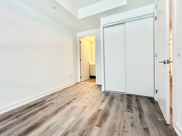 339 - 28 Eastern Ave