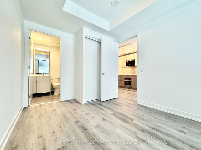 339 - 28 Eastern Ave