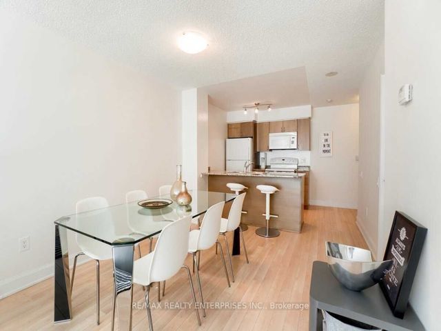 712 - 2191 Yonge St