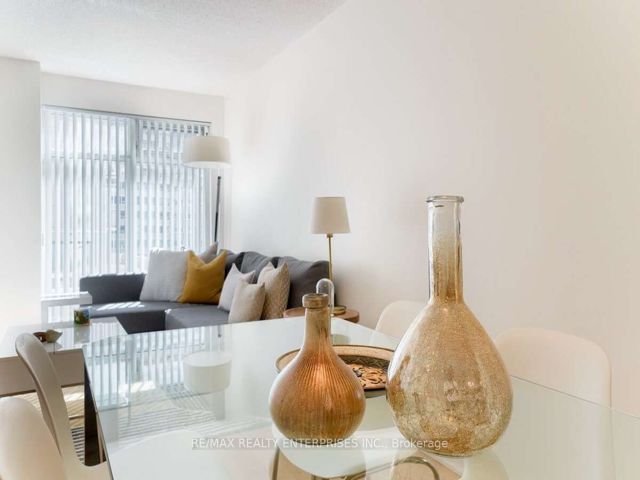 712 - 2191 Yonge St