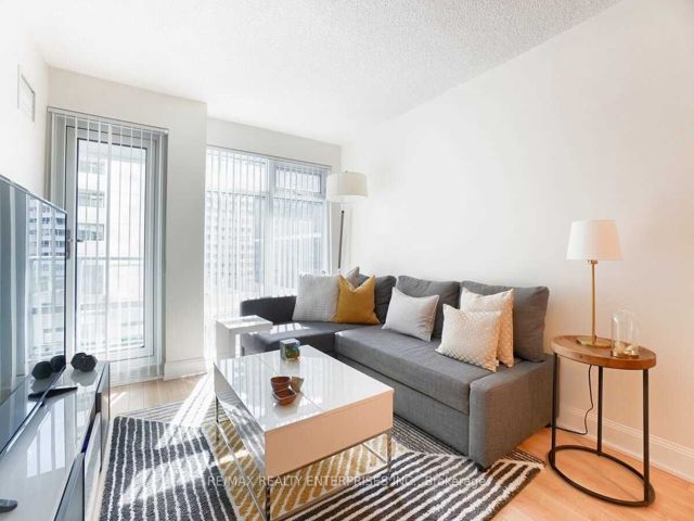 712 - 2191 Yonge St