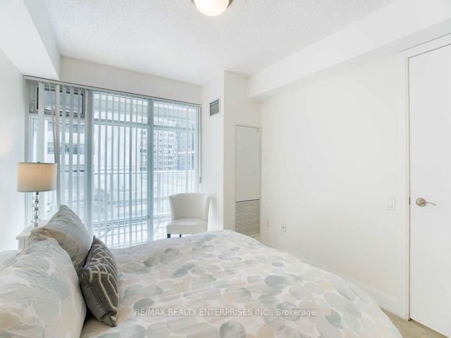 712 - 2191 Yonge St