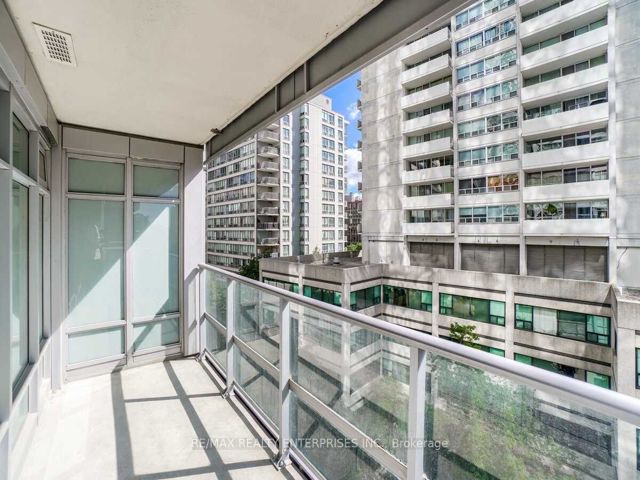 712 - 2191 Yonge St
