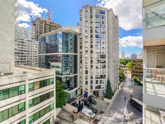 712 - 2191 Yonge St