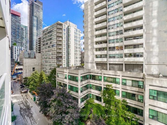 712 - 2191 Yonge St