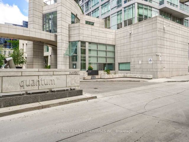 712 - 2191 Yonge St