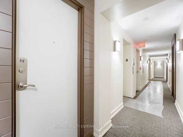 712 - 2191 Yonge St
