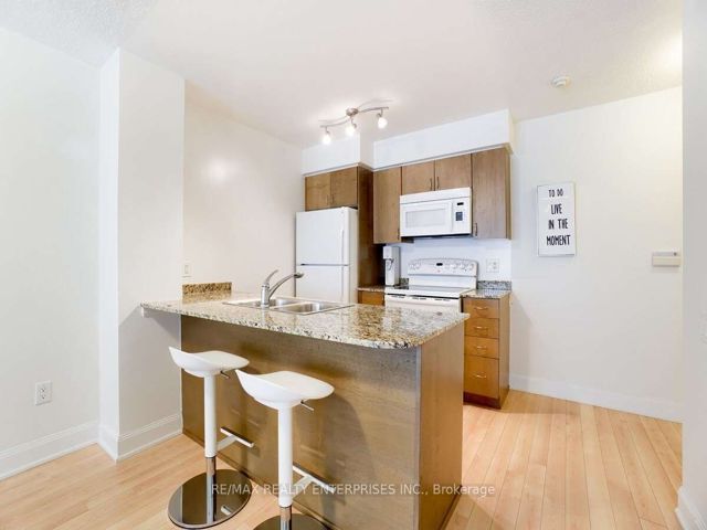 712 - 2191 Yonge St