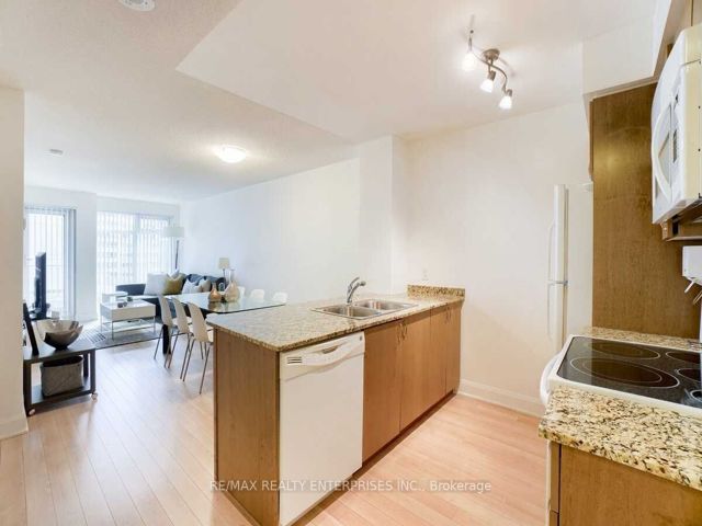 712 - 2191 Yonge St