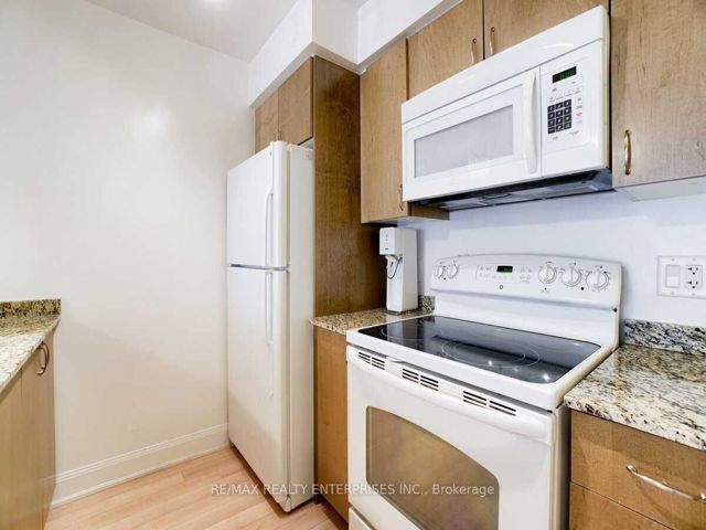 712 - 2191 Yonge St