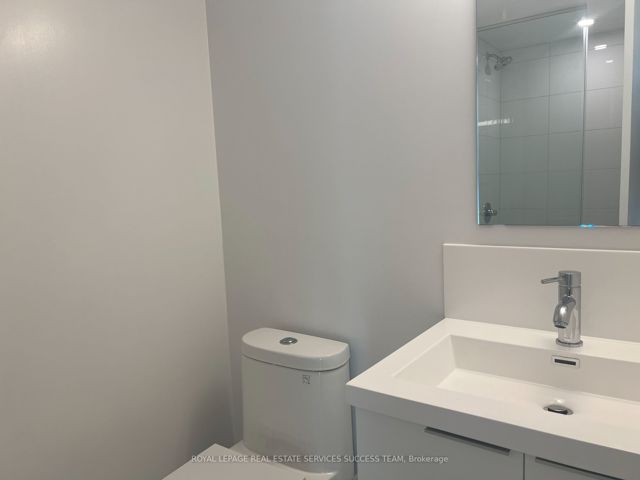 2517 - 230 Simcoe St