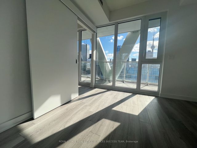2517 - 230 Simcoe St