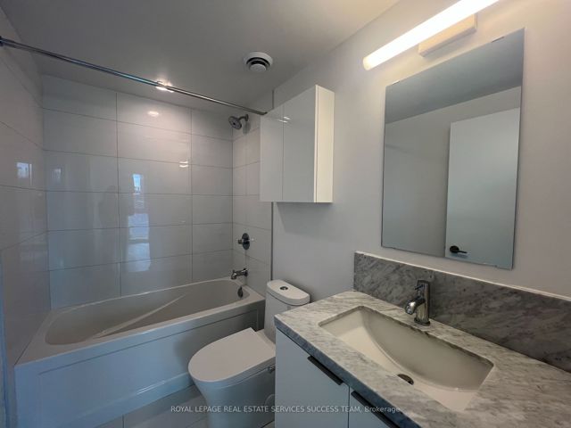 2517 - 230 Simcoe St