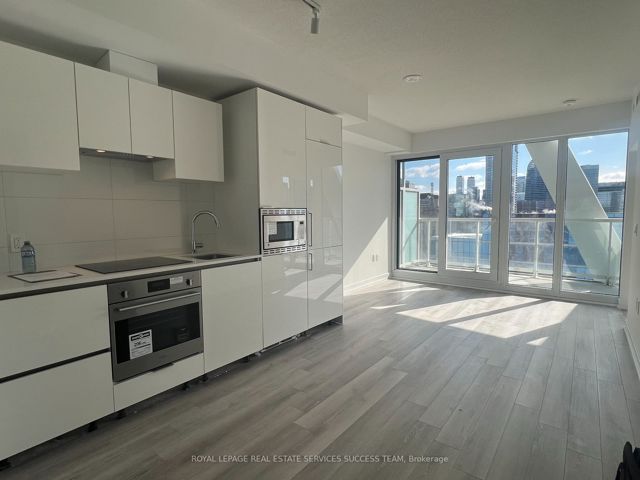 2517 - 230 Simcoe St