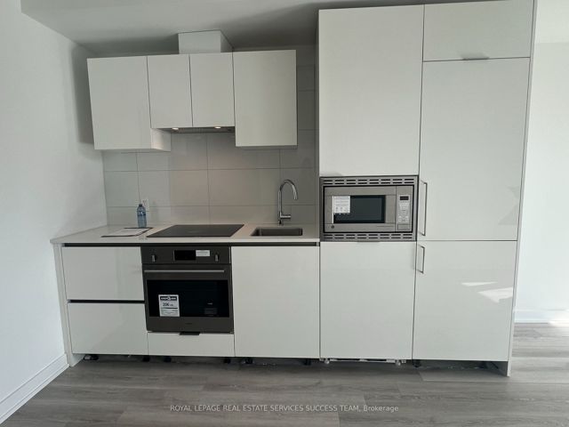 2517 - 230 Simcoe St