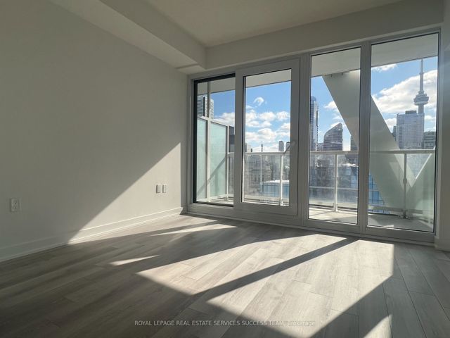 2517 - 230 Simcoe St