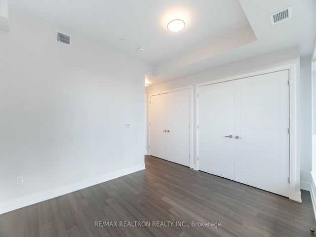 807 - 2525 Bathurst St