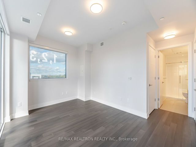 807 - 2525 Bathurst St