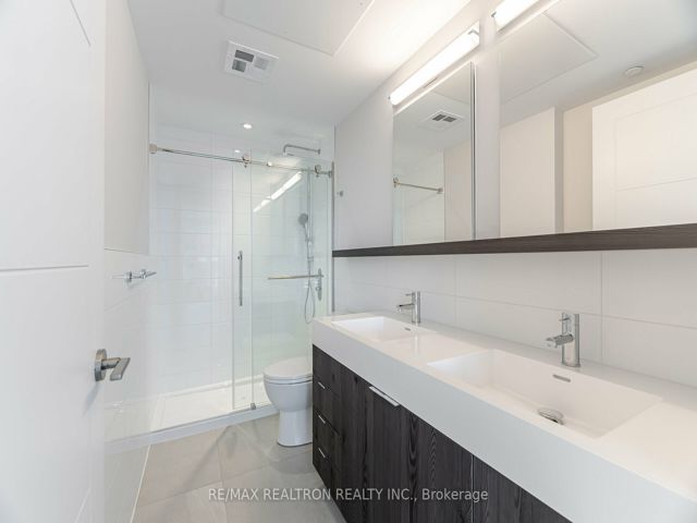 807 - 2525 Bathurst St