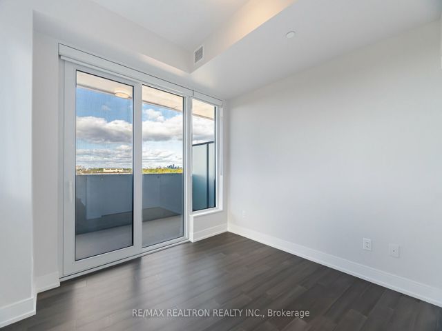 807 - 2525 Bathurst St