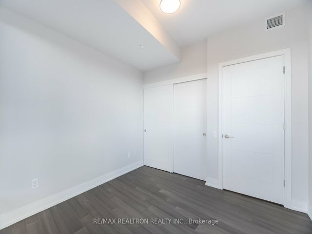 807 - 2525 Bathurst St
