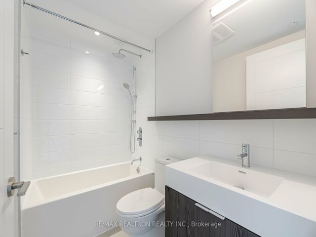 807 - 2525 Bathurst St