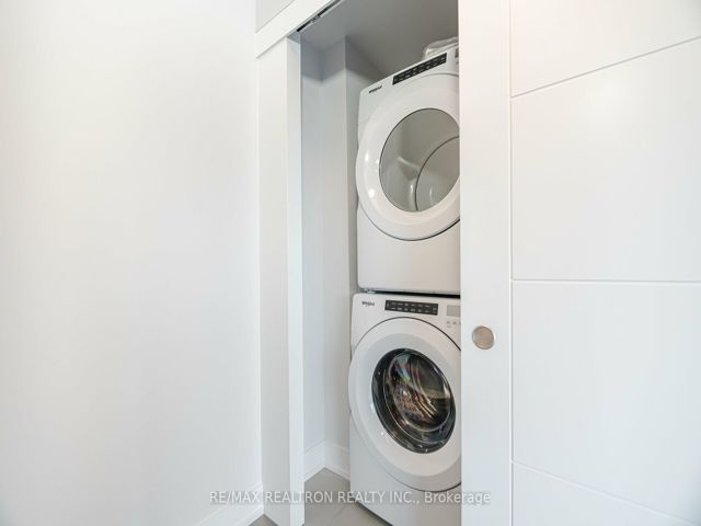 807 - 2525 Bathurst St