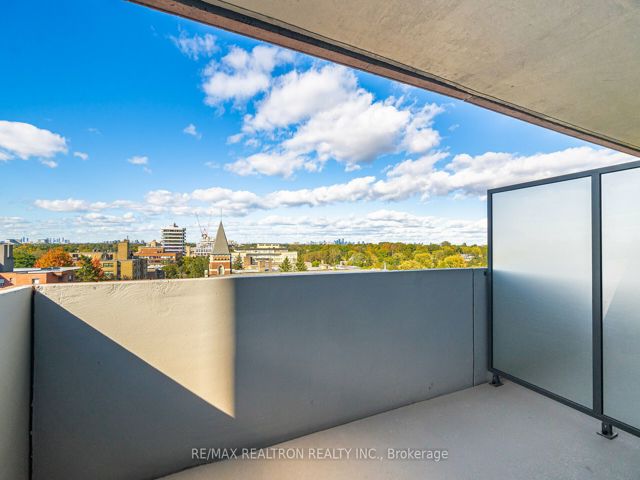 807 - 2525 Bathurst St